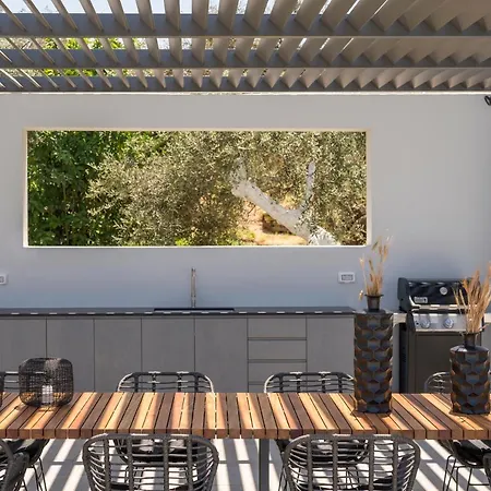 Azatis Luxury Villa