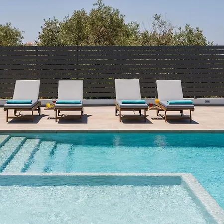 Azatis Luxury Villa